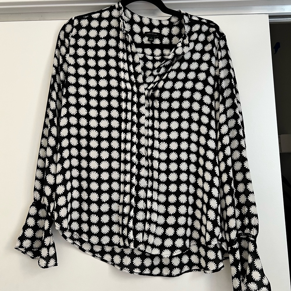 Ann Taylor Black and White Floral Women's Top
